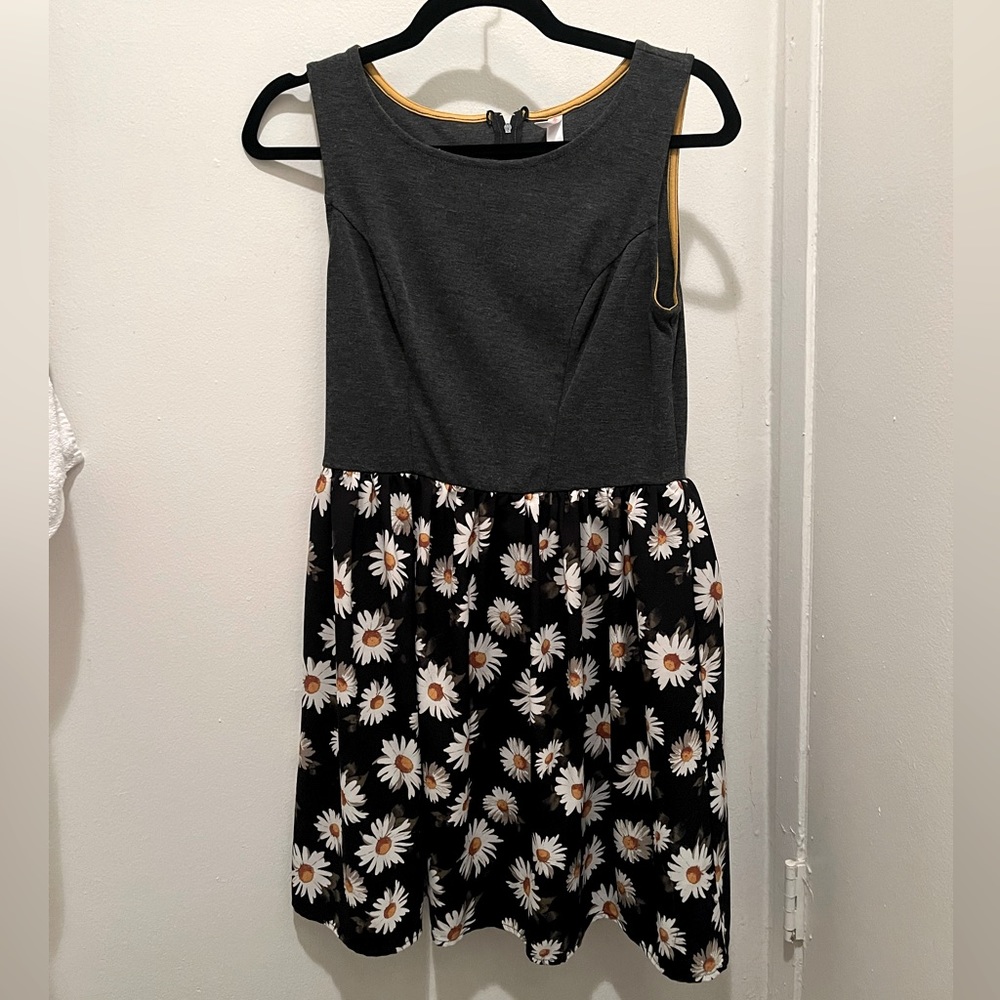 Bundle only Daisies charcoal dress M Xhilaration EUC